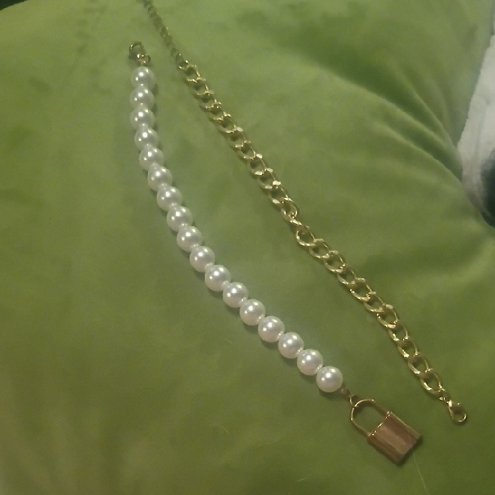 Pearl Strand & Gold Chain Necklace with Padlock Charm - White and Gold
